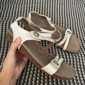 Aetrex Jillian white braid strap sandal women’s shoe size 8.5